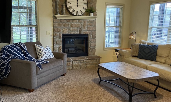 Branson West Condo | Perfect Family friendly Branson Getaway! Pool, Golf, awesome amenities!