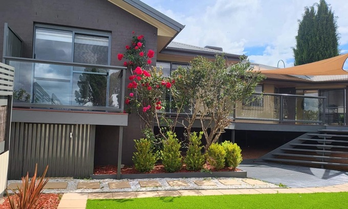 Amaroo House | Perfect family home! Free WiFi, Netflix