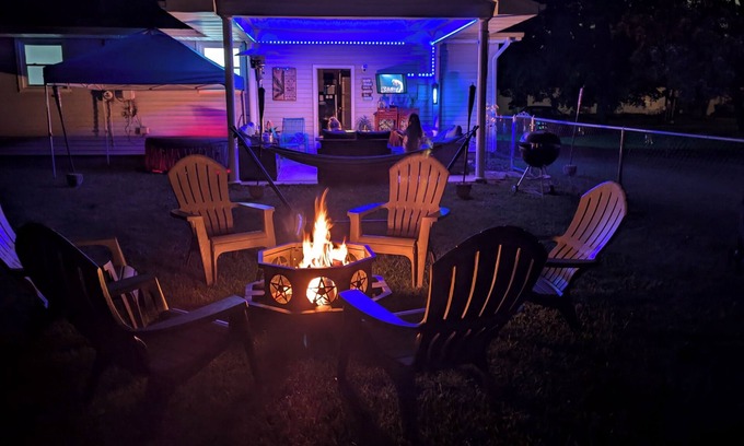 Elkhart House | Perfect for Notre Dame Football Elkhart, IN 25 Miles Away from Notre Dame