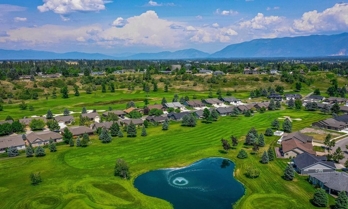 Kalispell House | Perfect Golf Getaway near Glacier, 2/2 townhome right on golf course