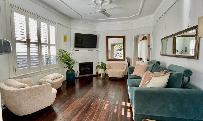 Bondi Beach Apartment | Perfect holiday stay Bondi. Large 2 Bedroom Walk to beach and restaurants