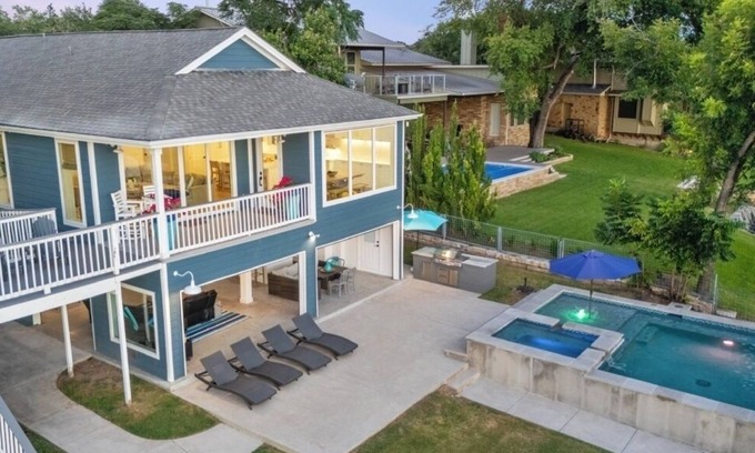 Marble Falls House | Perfect Lakehouse,open water, sunset,new dock.Kayaks.NEW POOL & HOT TUB!