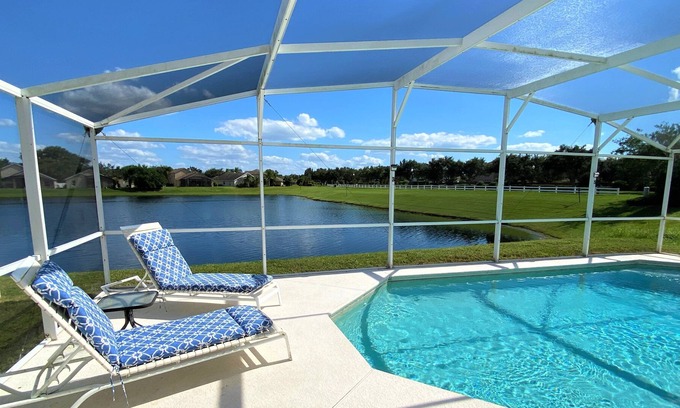 Kissimmee Villa | Perfect Large Gated Home w/ Pool Near Golf Course