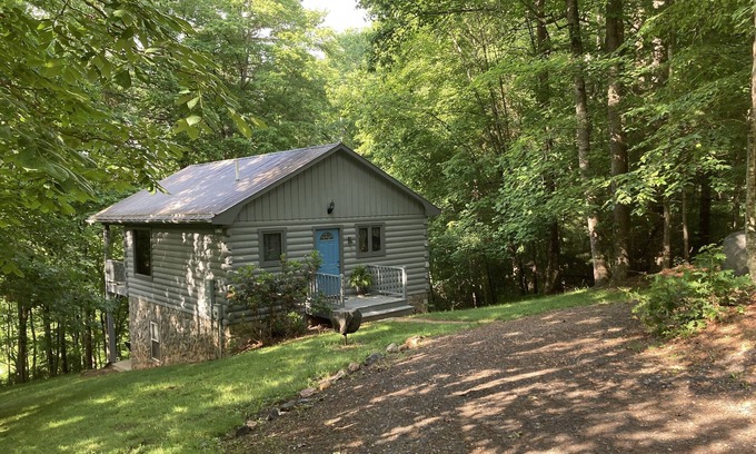 Crumpler Cabin | Perfect Little Getaway in the Mountains of Ashe County, NC!
