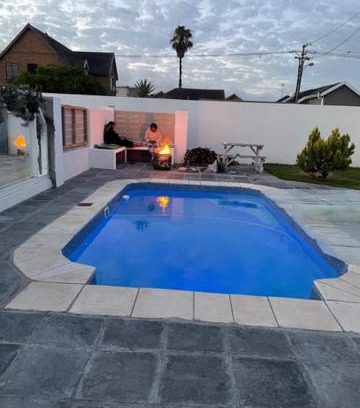 Grassy Park Apartment | Perfect long stay,near Rondevlei nature reserve,wifi