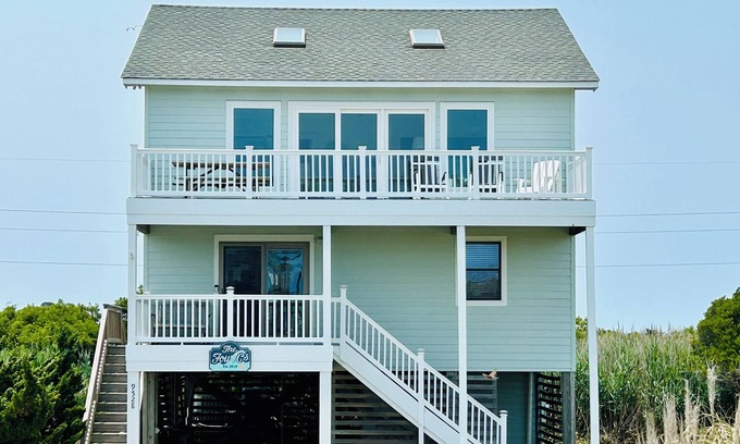 South Nags Head House | Perfect Ocean and Sunset Views/Deck to Sand in 2 Min