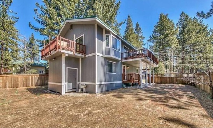 Tahoe Island House | Perfect Vacation Home (Sleeps 6)