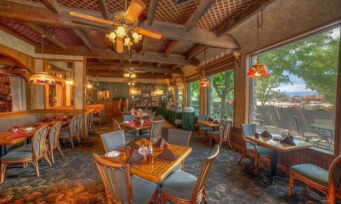 Grand Junction Hotel | Perfect Vacation! 2 Chic Units Near Colorado River State Park! On-Site Bar!