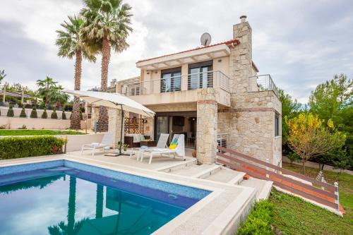 Haniotis Villa | Perfect view Villa Deny with 6 bedrooms and heated pool