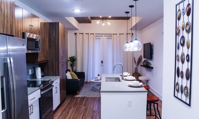 Home Park Apartment | Perfectly located Midtown oasis with king suite !