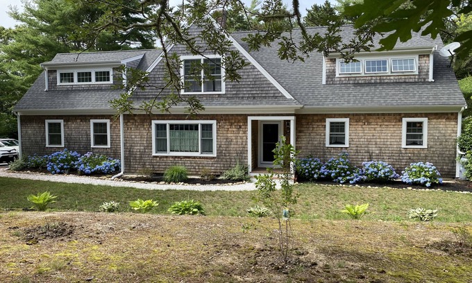 Chatham House | Perfectly located, with central AC. 3BR, sleeps 6-8