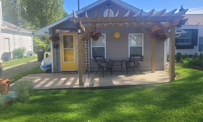 Brooklyn House | Pergola Place - Lake Access, 2 Bedroom, Sleeps 5, Pet Friendly