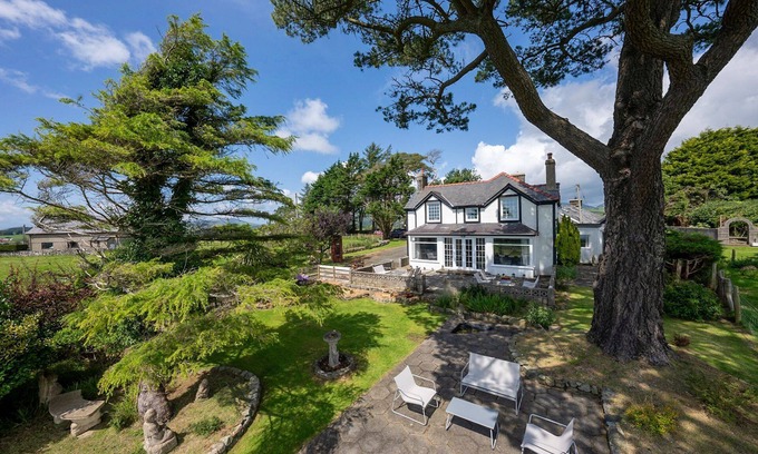 Porthmadog Cottage | Period Property in a Superb Setting with Spectacular Views | Pen-Y-Garnedd