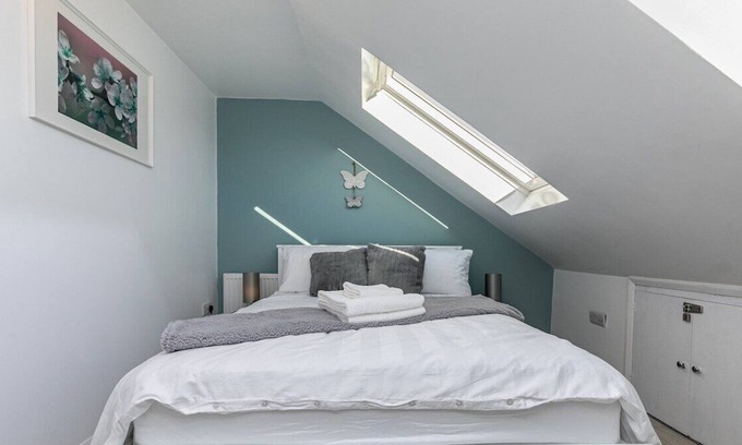 Perivale Apartment | Perivale | Spacious First-Floor Urban Getaway