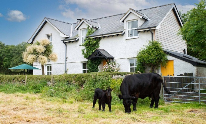 Brynrefail Cottage | Perthi-Uchaf - a self catering cottage that sleeps 6 guests in 3 bedrooms