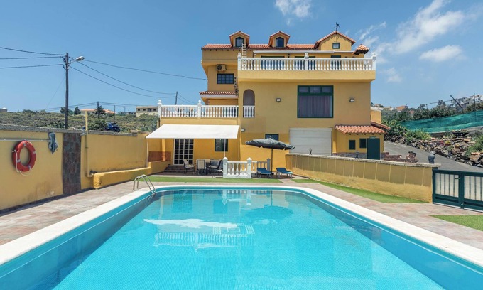 Granadilla de Abona Apartment | Pet-Friendly Apartment B Armonia Rural with Sea View, Terrace, Shared Pool & Wi-Fi