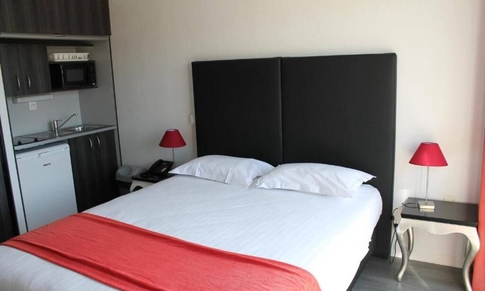 La Baule-Escoublac Hotel | Pet-friendly Property! Outdoor Swimming Pools Near Parc du Château de Careil
