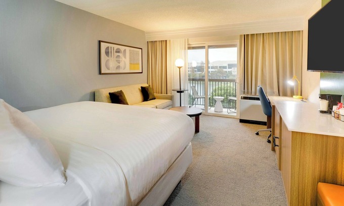 Oyster Point Hotel | Pet-friendly Accommodation, Short Drive to Costaños Canyon Park!