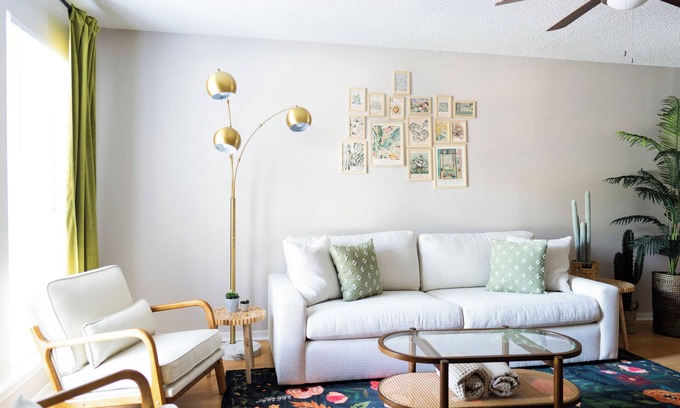 Mobile Apartment | Pet-Friendly 2BR Central Stay in Mobile