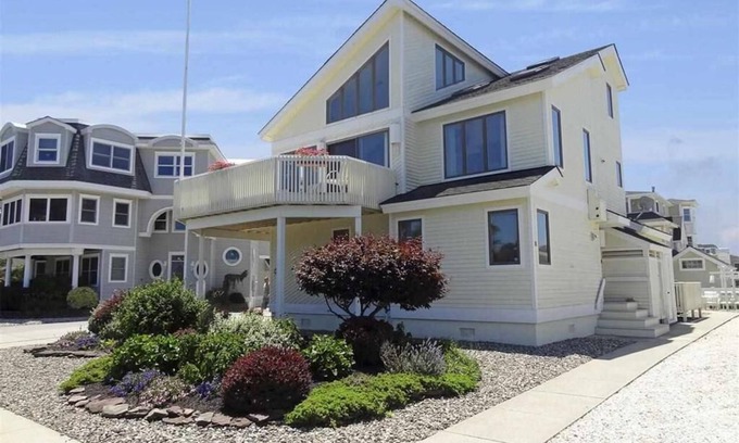 Avalon House | Pet Friendly, 5 Bedroom, 4 bath home close to the beach!