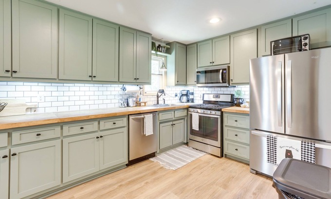 Moody House | Pet-Friendly Alabama Retreat w/Deck & Patio!