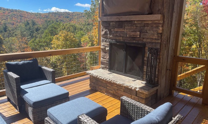 Glenville House | Pet friendly Amazing mountain paradise. Hot tub, fireplace, gym, game room !