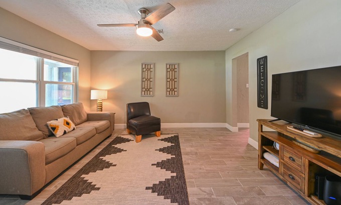 Port Tampa City House | Pet Friendly and Family Friendly