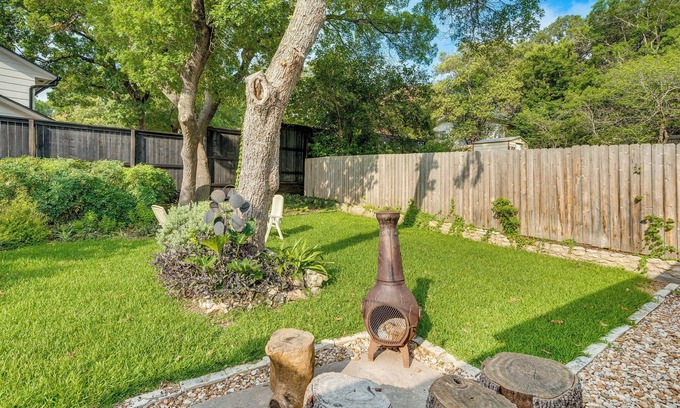 Barton Hills Cottage | Pet-friendly Austin Home w/Private Yard!