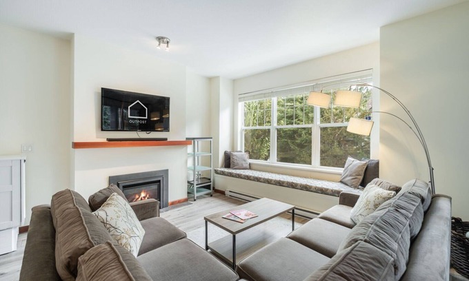 Blueberry Hill Condo | Pet friendly | BBQ | Private balcony | Cable TV