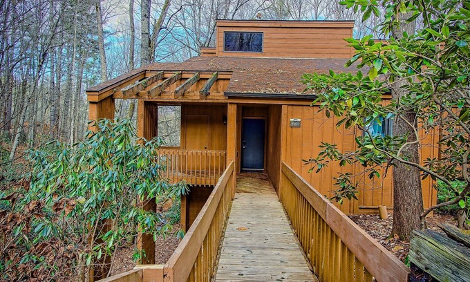Cashiers Apartment | Pet-Friendly Blue Ridge Stay w/Resort Perks