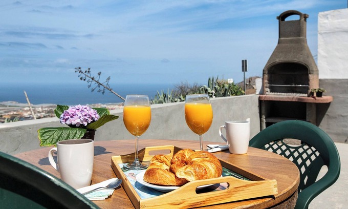 Galdar House | Pet-Friendly "Casa Buenavista" with Sea and Mountain Views, Private Terrace & Wi-Fi