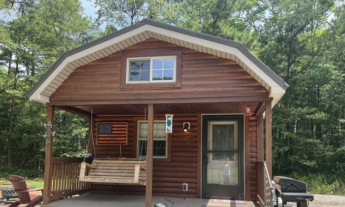 Georgetown Cabin | Pet friendly cottage near golf and beaches