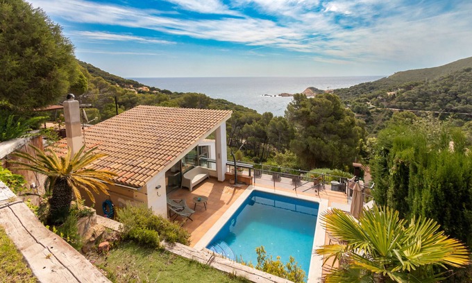 Begur Villa | Pet-Friendly 'Espectacular Villa en Begur' with Sea View, Pool & Wi-Fi