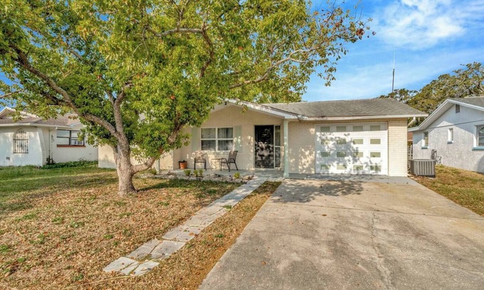 Embassy Hills House | Pet-Friendly, Family Home by Weekie Wachee Springs