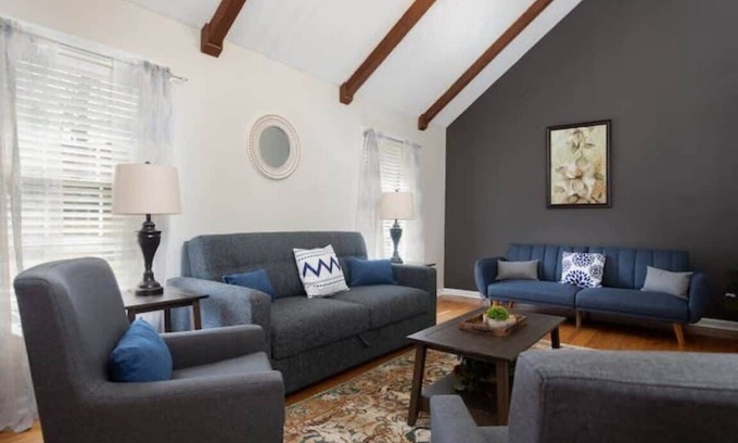 Gunter Afs House | Pet Friendly & Fast WiFi - Fresh at Forest Hills