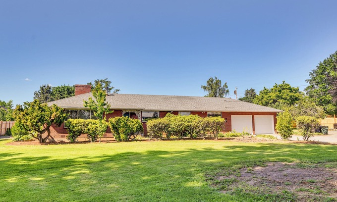 Hillsboro House | Pet-Friendly Hillsboro Home, Close to Parks!