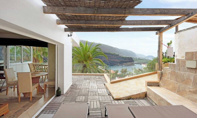 San Marcos Apartment | Pet-Friendly Holiday Home Apartamento Loft Doa with Sea View, Wi-Fi & Terrace