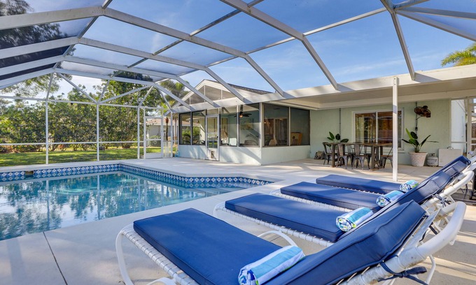 Shore Acre Heights House | Pet-Friendly Home w/Heated Pool in Bradenton