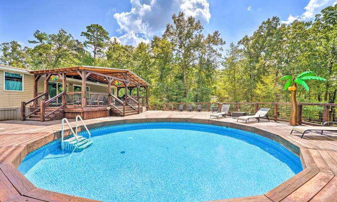 Broken Bow House | Pet-Friendly Home w/Deck in Broken Bow!