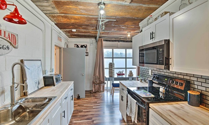 Franklin Cottage | Pet Friendly 'Milk Barn Cottage' on 15 Acres!