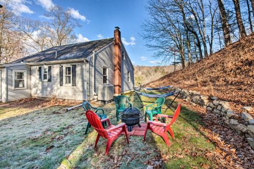Mohnton House | Pet-Friendly Mohnton House Near Golf Course!