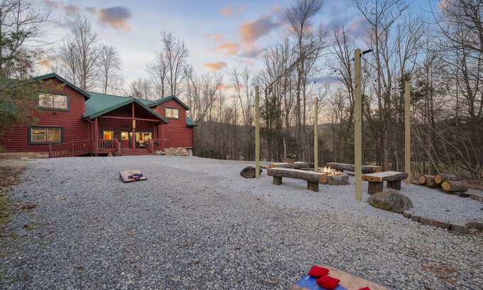 Cosby Cabin | Pet friendly! Private heated pool! Theatre!