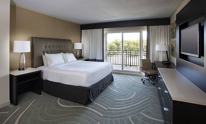 Lakeway Hotel | Pet-Friendly Property! Onsite Parking, Outdoor Pool Near Lakeway Country Club