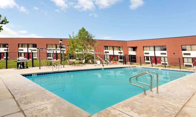 Cedar City Hotel | Pet-Friendly Retreat w/Pool Access & Breakfast! Near Dixie National Forest!