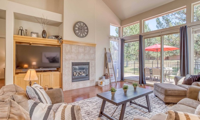 Redmond House | Pet-Friendly Smart Modern Townhome - Eagle Crest Resort Passes! Pools, Spa, Golf