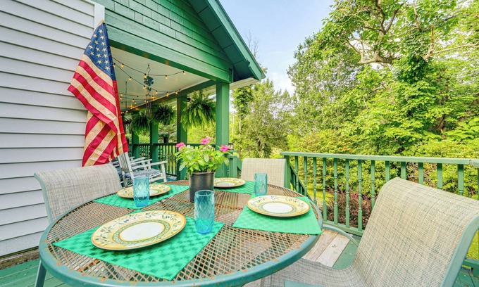 Clyde House | Pet-Friendly Smoky Mountain Getaway w/Fire Pit!
