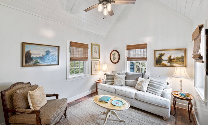 Batesville Cottage | Pet-Friendly Somerset Cottage at Ivy Cottages