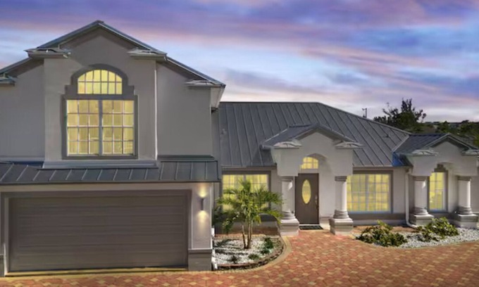 Trafalgar Villa | Pet friendly spacious home for large groups! Heated pool & jacuzzi, games!