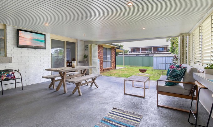 Tomakin House | Pet-Friendly Spacious Home by the Beach