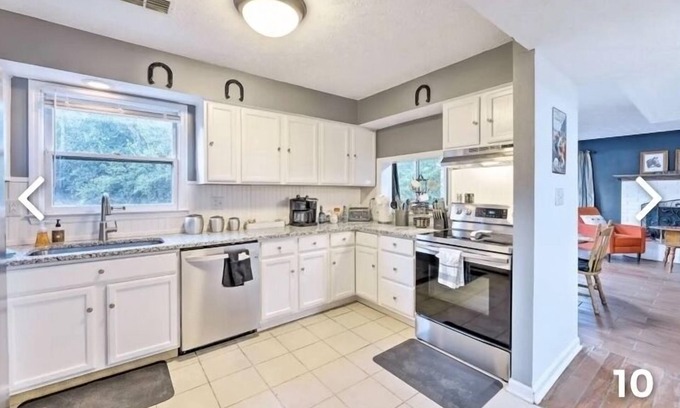 Lexington House | Pet friendly, spacious home in heart of Lexington n